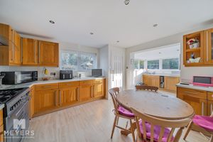 Kitchen / Breakfast Room- click for photo gallery